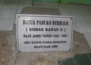 Datuk Paduko Berhalo